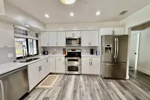 325 Knotty Wood Ln, Wellington, FL 33414 - Photo 9