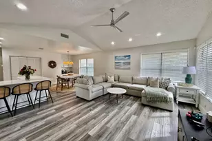 325 Knotty Wood Ln, Wellington, FL 33414 - Photo 13