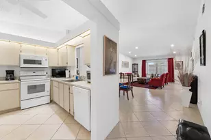 8236 Summerbreeze Ln, Boca Raton, FL 33496 - Photo 17