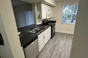 9630 NW 2nd St, Pembroke Pines, FL 33024 - Photo 11