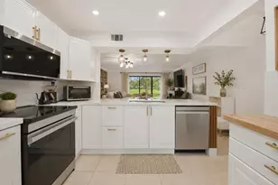 371 W Park Dr, Miami, FL 33172 - Photo 3