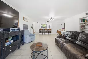 371 W Park Dr, Miami, FL 33172 - Photo 19