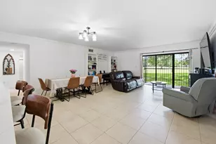 371 W Park Dr, Miami, FL 33172 - Photo 17