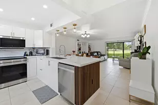 371 W Park Dr, Miami, FL 33172 - Photo 21
