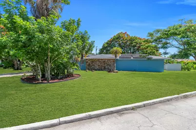 139 E Lake Drive, Lehigh Acres, FL 33936 - Photo 7