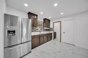 139 E Lake Dr, Lehigh Acres, FL 33936 - Photo 13