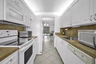 13001 SW 15th Ct, Pembroke Pines, FL 33027 - Photo 7