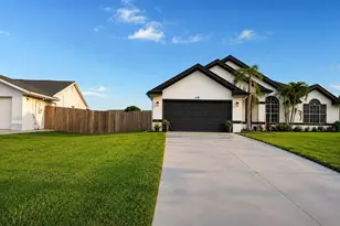 678 SW Pueblo Terrace, Port Saint Lucie, FL 34953 - Photo 1