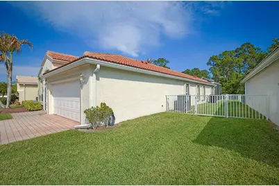 7004 SE Twin Oaks Circle, Stuart, FL 34997 - Photo 5