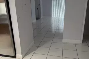 3015 Oaktree Ln, Hollywood, FL 33021 - Photo 7