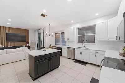 12172 Glenmore Drive, Coral Springs, FL 33071 - Photo 9