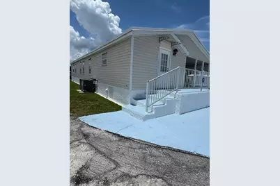 2023 Saint Lucie Boulevard #309, Fort Pierce, FL 34946 - Photo 3