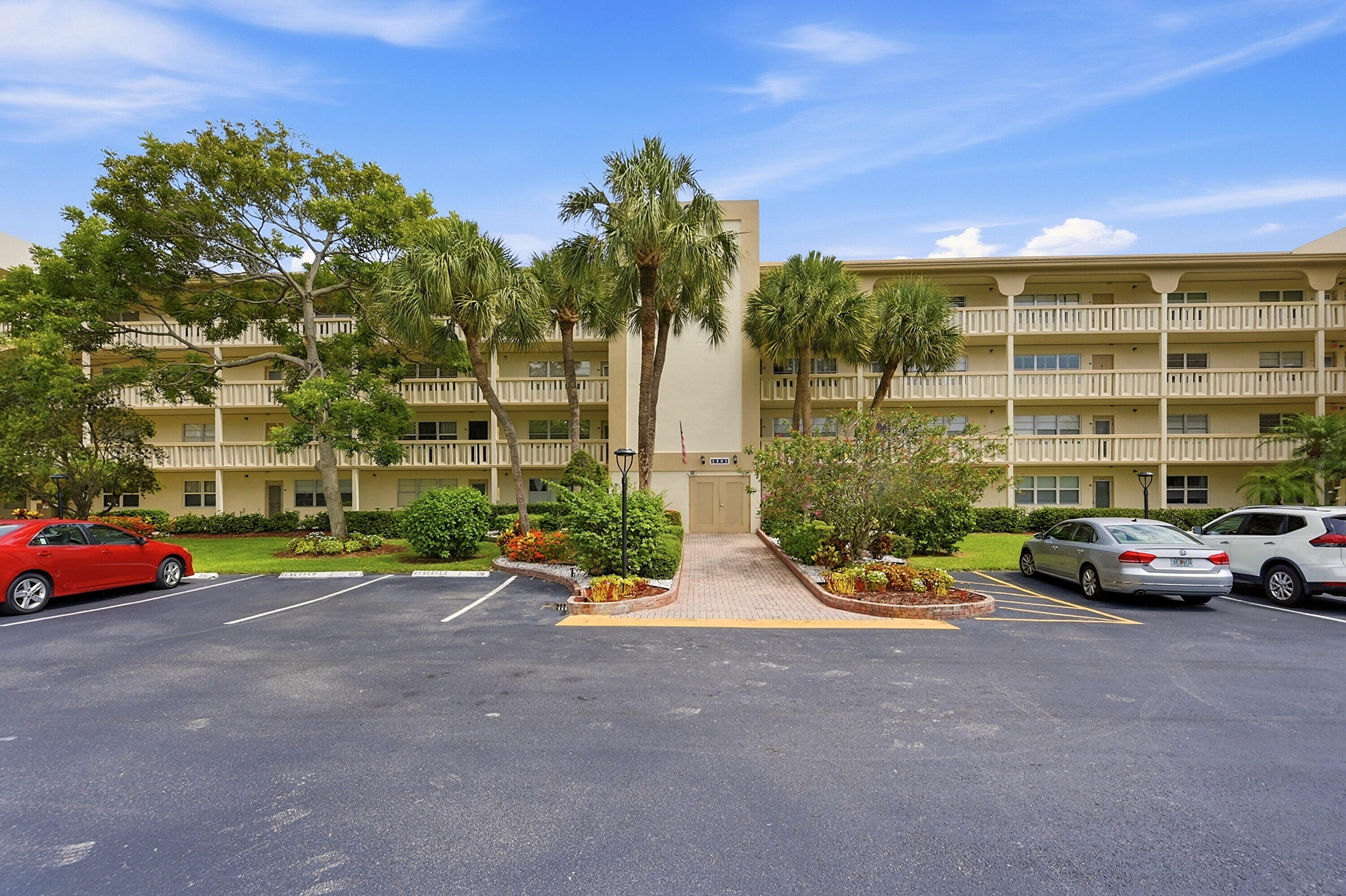 2905 Victoria Pl #C4 main architectural view