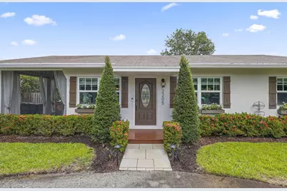 2205 W Pineridge Court, Delray Beach, FL 33444 - Photo 9