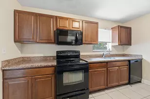 5131 SW 6th St, Margate, FL 33068 - Photo 9