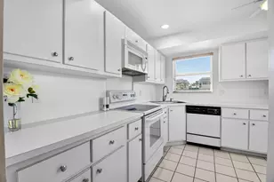 25 Colonial Club Dr, Boynton Beach, FL 33435 - Photo 13