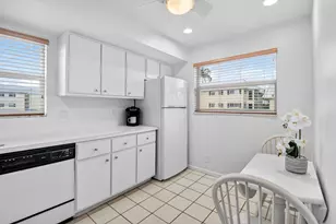25 Colonial Club Dr, Boynton Beach, FL 33435 - Photo 15