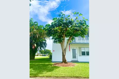 81 Kingswood E, West Palm Beach, FL 33417 - Photo 1