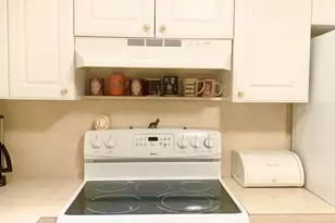 81 Kingswood E, West Palm Beach, FL 33417 - Photo 11