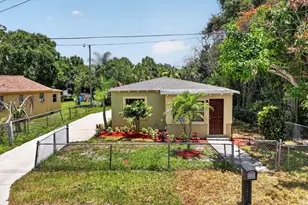426 N 19th St, Fort Pierce, FL 34950 - Photo 1