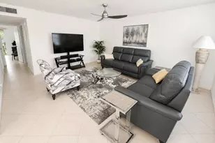 567 Burgundy L, Delray Beach, FL 33484 - Photo 3
