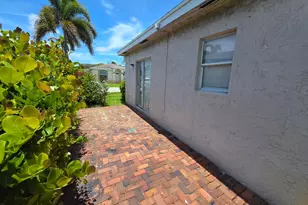 569 E Ridge Cir N, Boynton Beach, FL 33435 - Photo 23