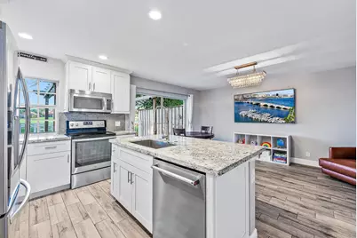 93 Admirals Court, Palm Beach Gardens, FL 33418 - Photo 9