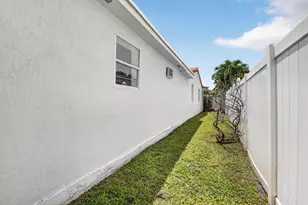 2427 Harding St, Hollywood, FL 33020 - Photo 35