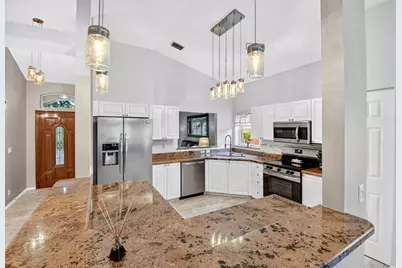 8021 Via Hacienda, Riviera Beach, FL 33418 - Photo 9