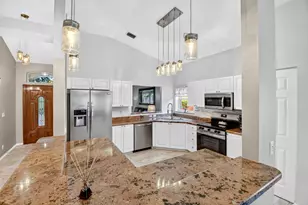 8021 Via Hacienda, Riviera Beach, FL 33418 - Photo 9