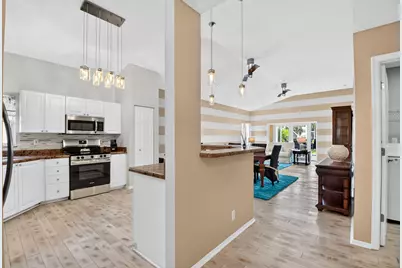 8021 Via Hacienda, Riviera Beach, FL 33418 - Photo 7
