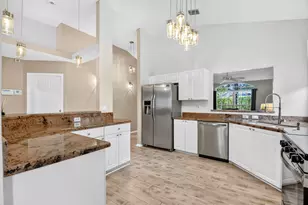 8021 Via Hacienda, Riviera Beach, FL 33418 - Photo 13