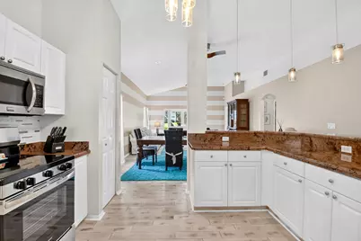 8021 Via Hacienda, Riviera Beach, FL 33418 - Photo 13