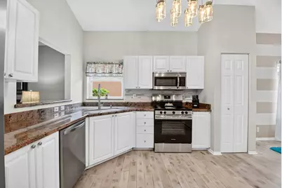 8021 Via Hacienda, Riviera Beach, FL 33418 - Photo 11