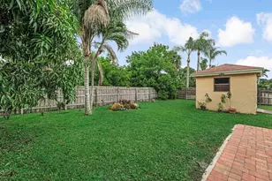 427 Las Palmas St, Royal Palm Beach, FL 33411 - Photo 11
