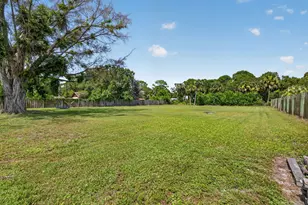 5912 Pinetree Dr, Fort Pierce, FL 34982 - Photo 3