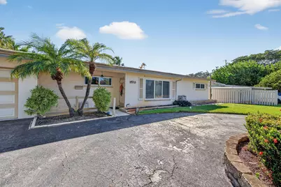 1570 NE 30th Place, Oakland Park, FL 33334 - Photo 3