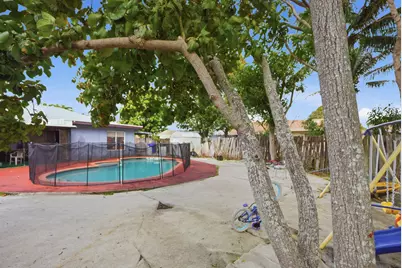 1301 SW 75th Avenue, North Lauderdale, FL 33068 - Photo 25