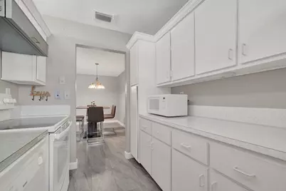 185 High Point Terrace E #B, Delray Beach, FL 33445 - Photo 7