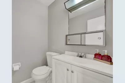 185 High Point Terrace E #B, Delray Beach, FL 33445 - Photo 9