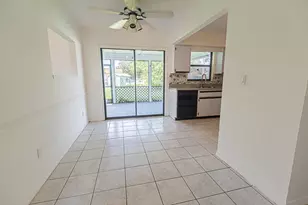922 SE Thornhill Dr, Port Saint Lucie, FL 34983 - Photo 7