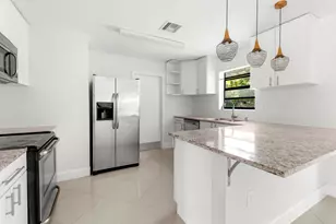 477 NE 35th St, Boca Raton, FL 33431 - Photo 3