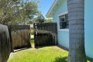 477 NE 35th St, Boca Raton, FL 33431 - Photo 17