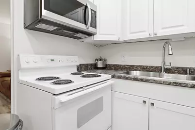 142 Norwich F, West Palm Beach, FL 33417 - Photo 17