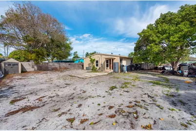 124 SW 10th Avenue, Boynton Beach, FL 33435 - Photo 19
