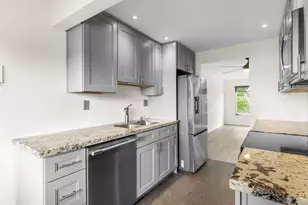 8105 NW 61st St, Tamarac, FL 33321 - Photo 9