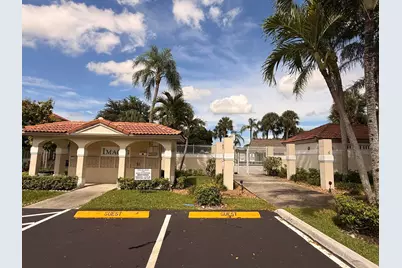 402 NW 108th Terrace, Pembroke Pines, FL 33026 - Photo 9