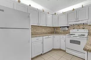 337 Pine Ridge Cir, Greenacres, FL 33463 - Photo 15