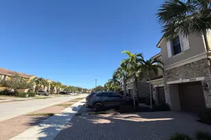 10355 Wellington Parc Dr, Wellington, FL 33449 - Photo 3