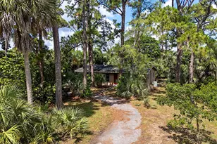 799 Ivory Ln, Haverhill, FL 33415 - Photo 3